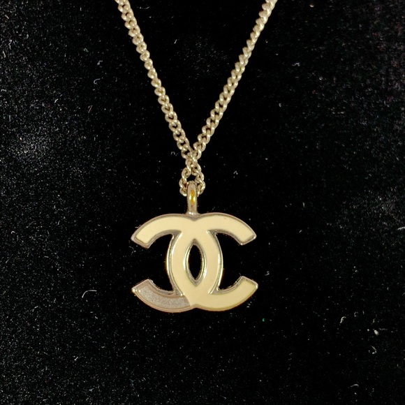 Chanel CC White Enamel Pendant Necklace - Picture 3 of 6
